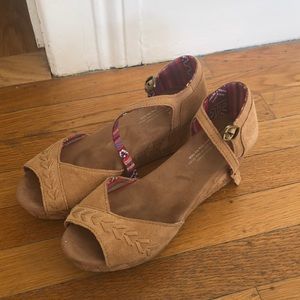 Toms sandals size 6.5